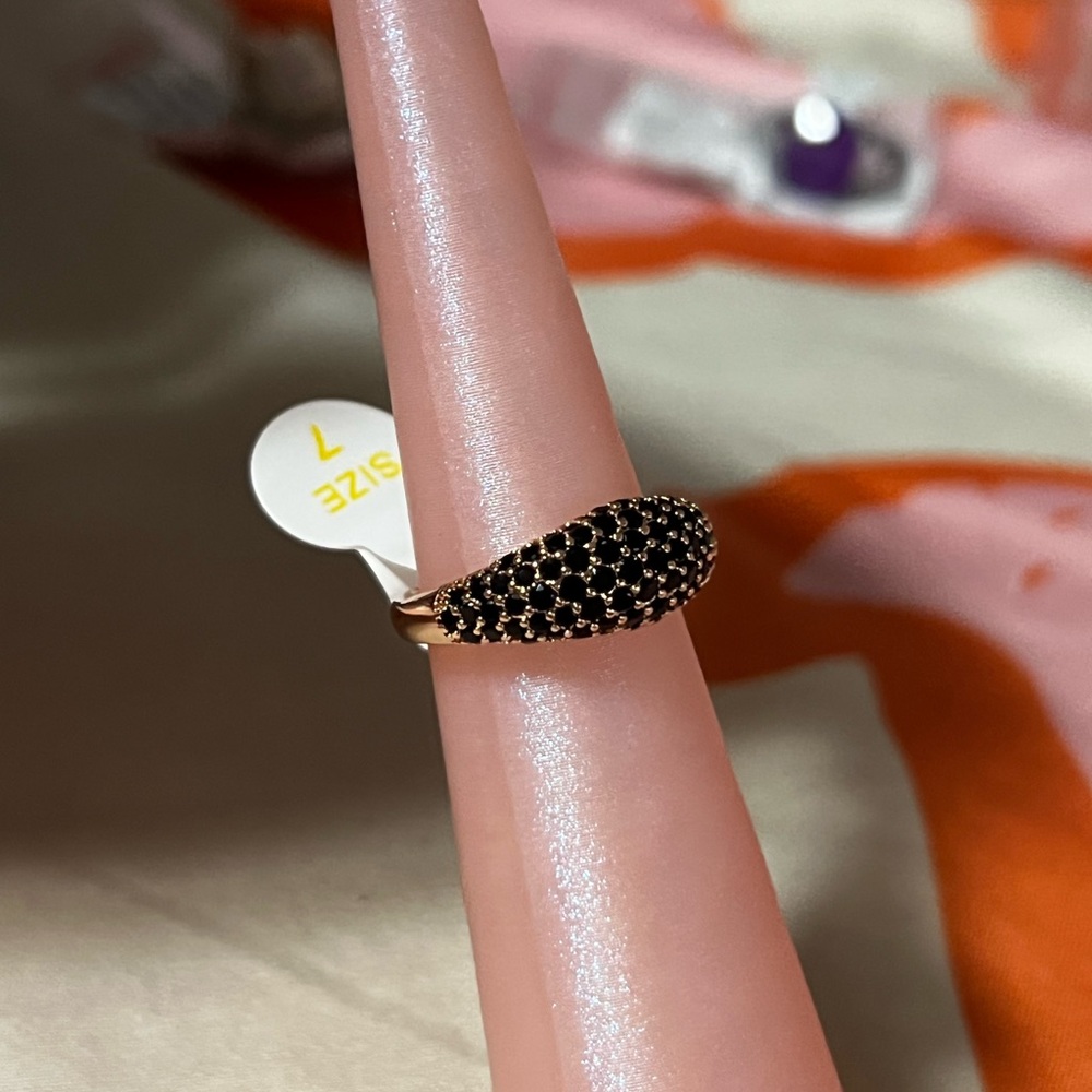Elegant Black Onyx and Rose Gold Ring
